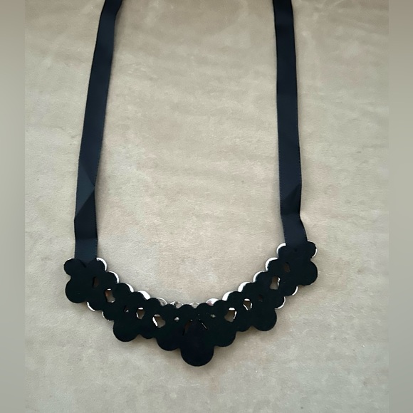 Ribbon Rhinestones Necklace in Golden tone Rhinestone - Picture 4 of 8